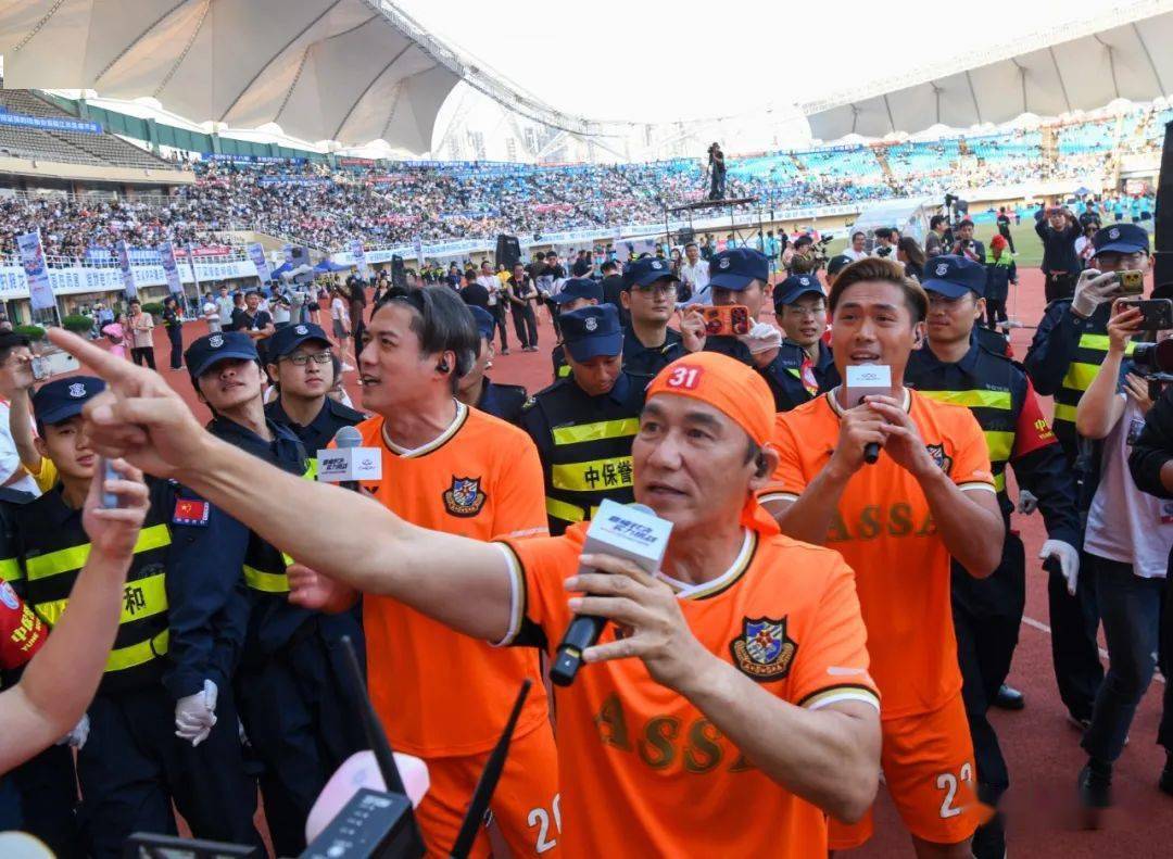 迪拜国民青年vs利雅得新月大轮换被骂养生局,球迷当场破防:这算规则重构吗? 迪拜国民青年vs利雅得新月大轮换被骂养生局,球迷当场破防:这算规则重构吗?